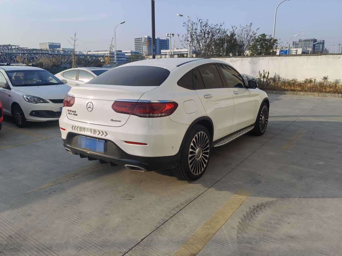 奔馳 奔馳GLC  2022款 改款 GLC 260 4MATIC 轎跑SUV圖片