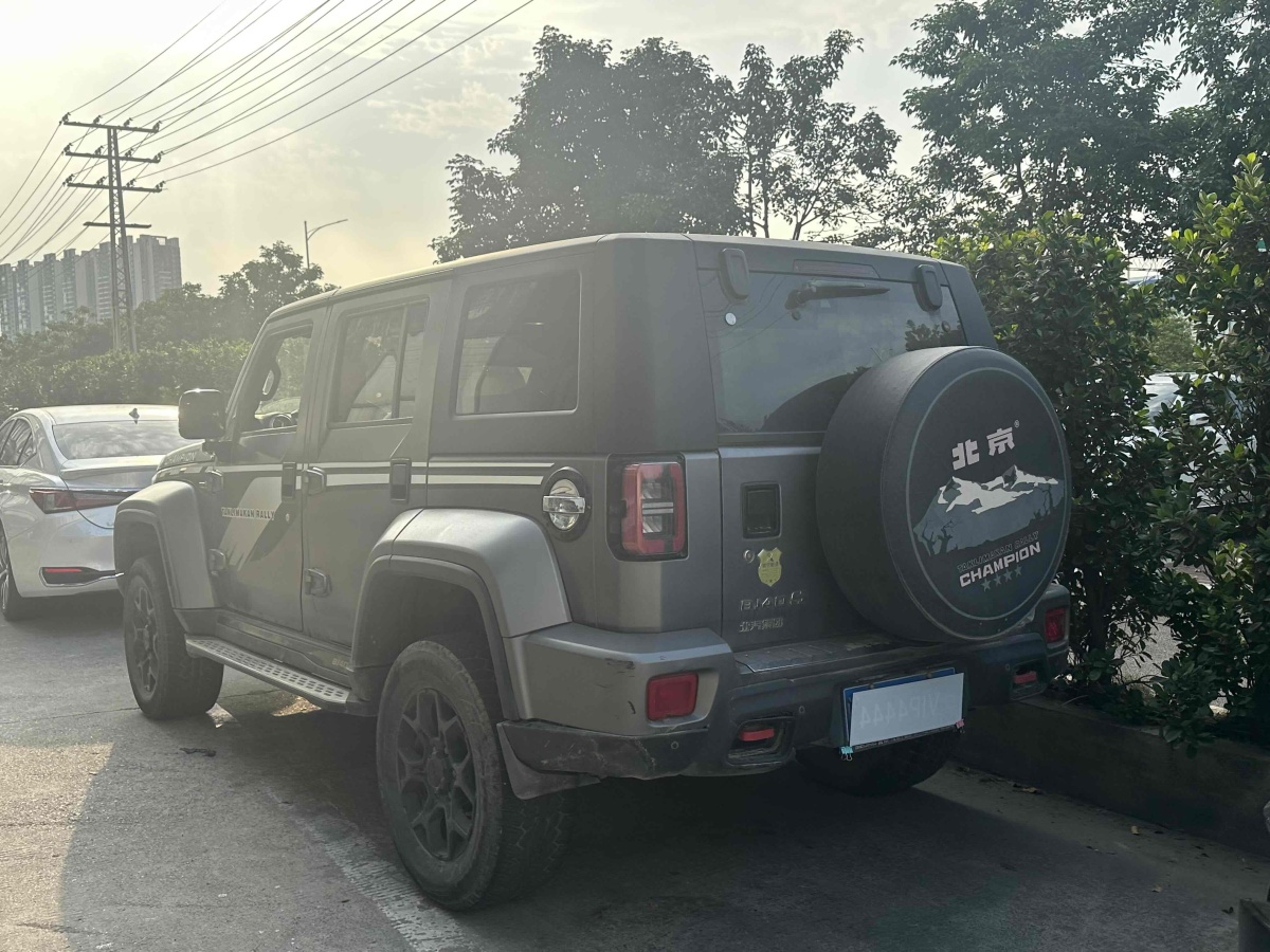 北京 BJ40  2021款 2.0T 自動四驅環(huán)塔冠軍版圖片