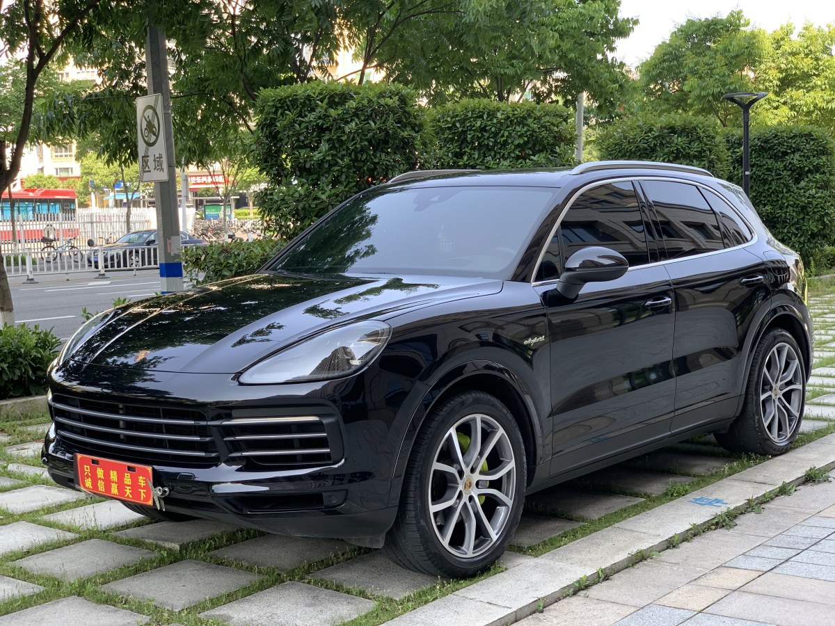 保時(shí)捷 Cayenne新能源  2022款 Cayenne E-Hybrid 2.0T 鉑金版圖片