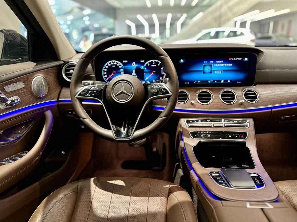 奔馳 奔馳E級(jí)  2021款 改款 E 300 L 豪華型圖片