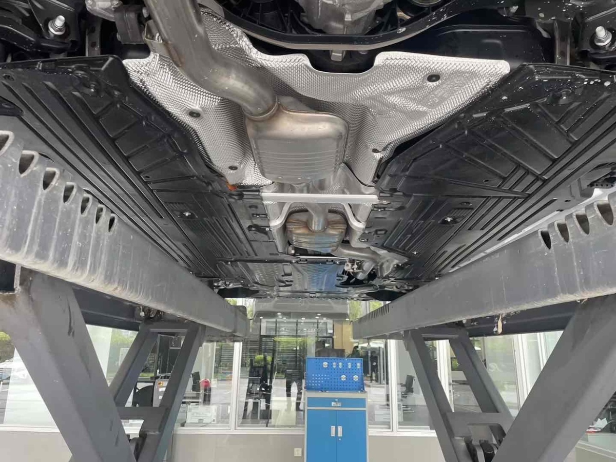 奔驰 奔驰C级新能源  2024款 改款 C 350 eL图片