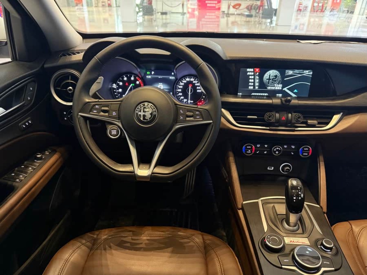 阿爾法·羅密歐 Stelvio  2017款 2.0T 280HP 豪華版圖片