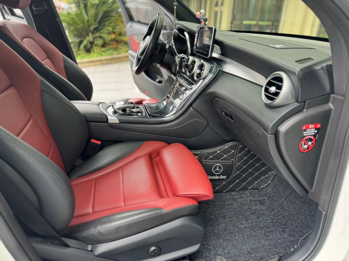 2019年10月奔驰 奔驰GLC  2023款 改款 GLC 260 4MATIC 轿跑SUV