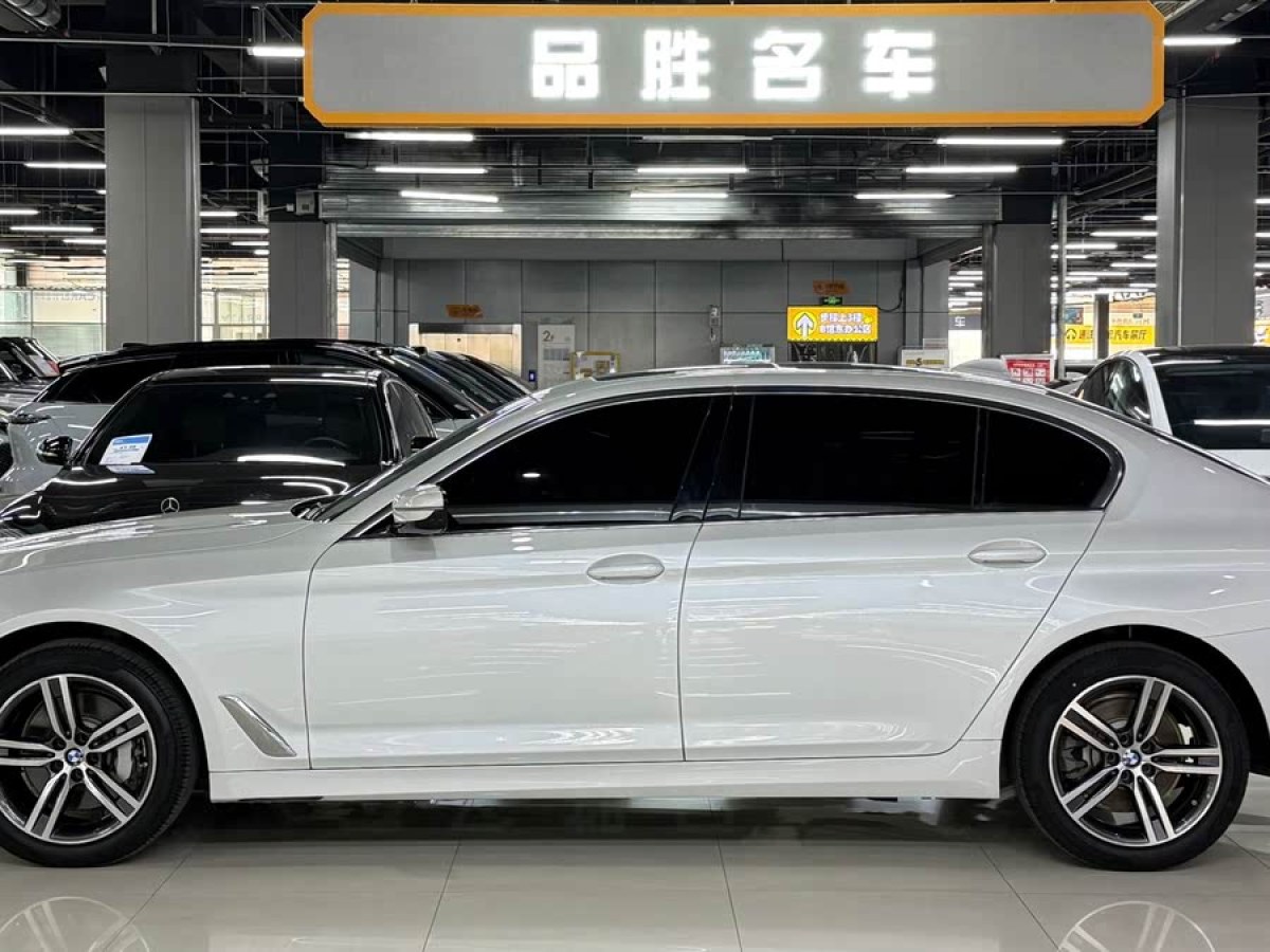 寶馬 寶馬5系  2022款 改款 530Li 領(lǐng)先型 豪華套裝圖片