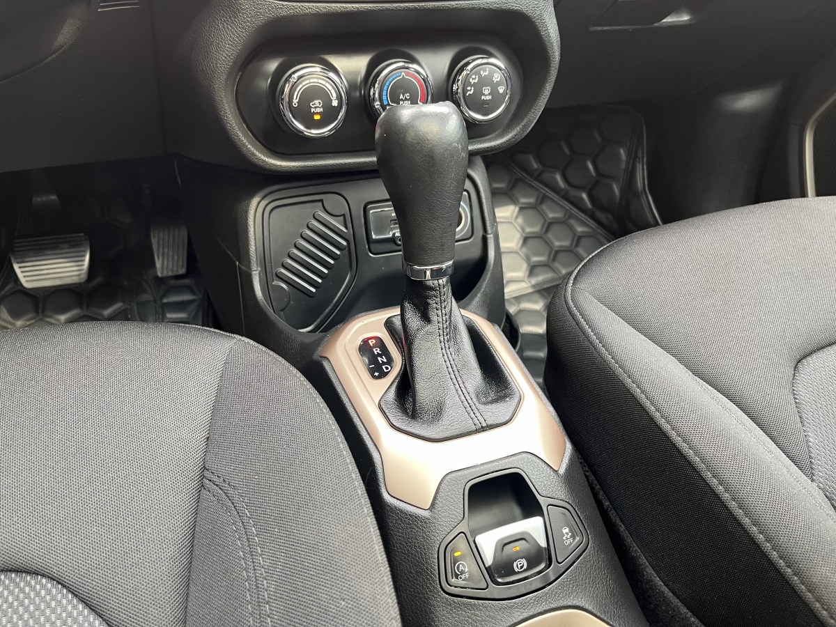 Jeep 自由侠  2017款 180T 自动高能版图片