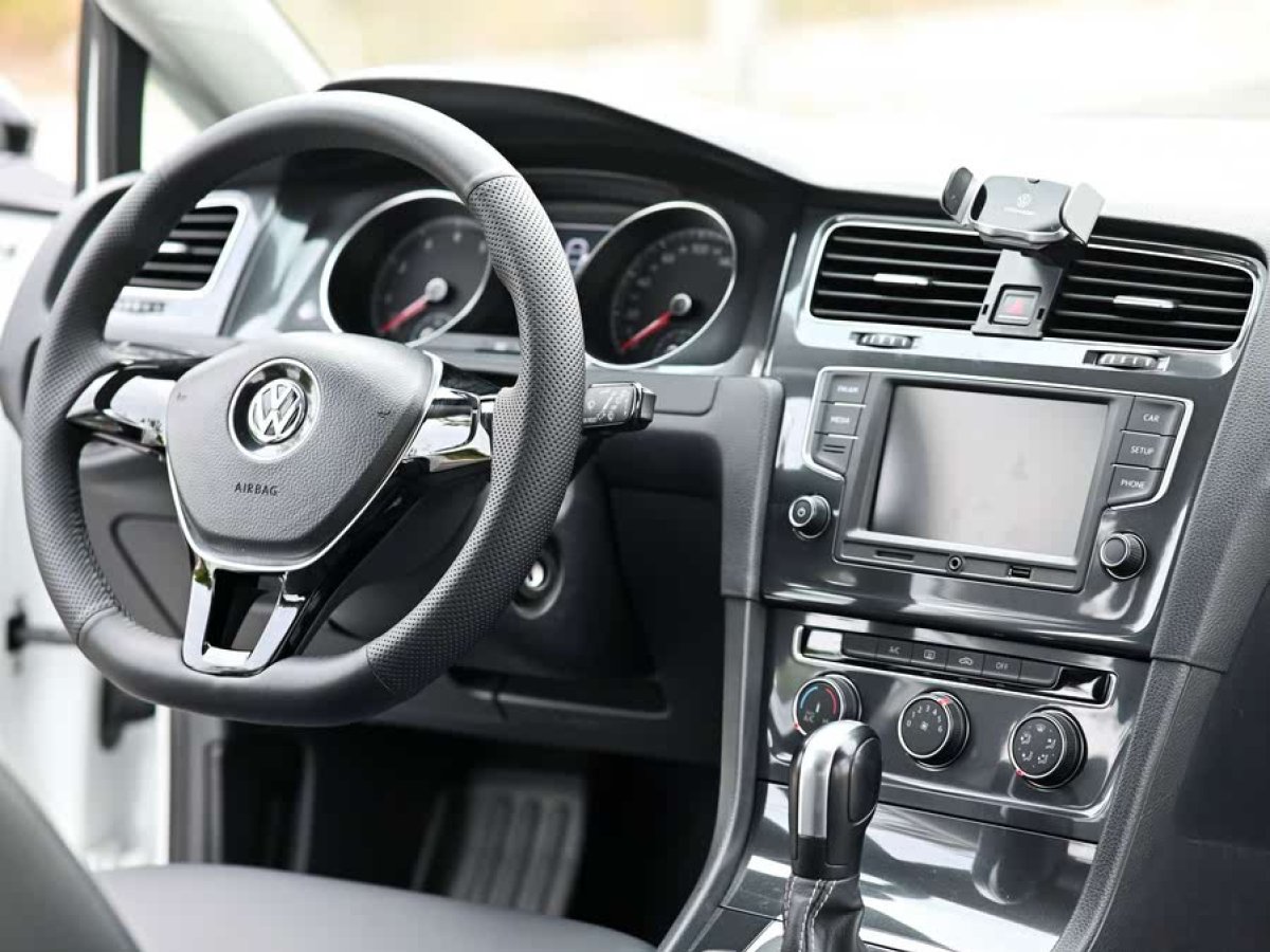 大眾 高爾夫  2017款 230TSI 自動舒適百萬輛紀(jì)念版圖片