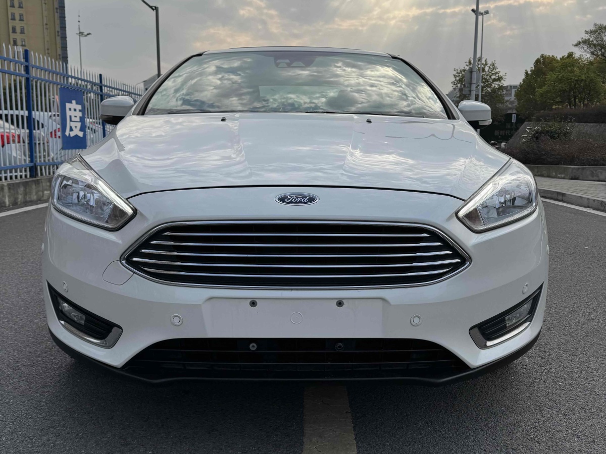 福特 ?？怂? 2015款 三廂 EcoBoost 180 自動(dòng)旗艦型圖片