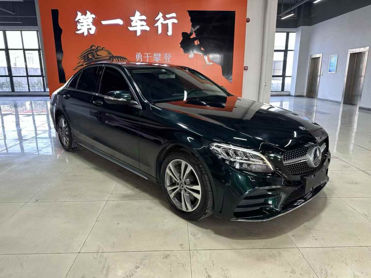 奔馳 奔馳A級  2019款  A 220 L 4MATIC 運動轎車圖片