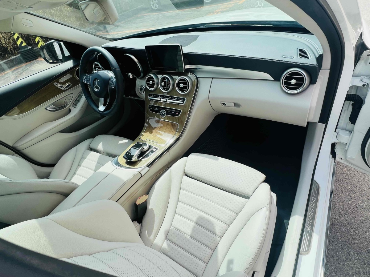 2016年8月奔驰 奔驰C级  2017款 改款 C 200 L
