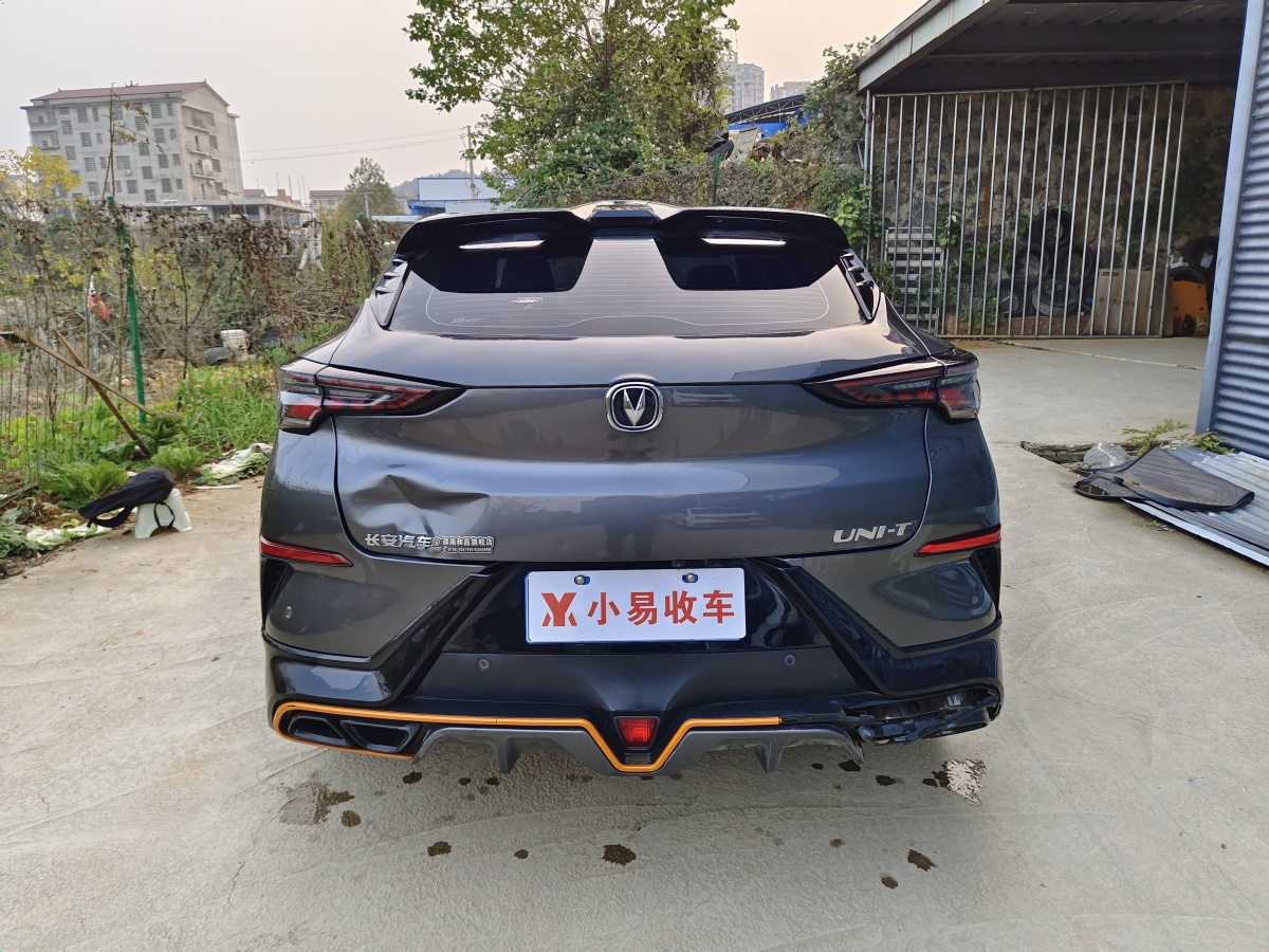 長(zhǎng)安 UNI-T  2022款 1.5T 運(yùn)動(dòng)版 尊貴型圖片