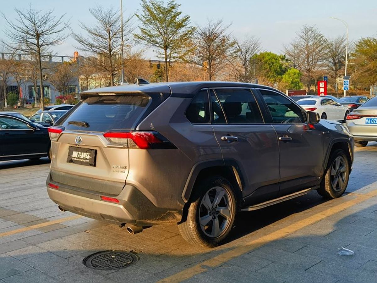 豐田 RAV4榮放  2023款 雙擎 2.5L E-CVT兩驅(qū)精英版圖片