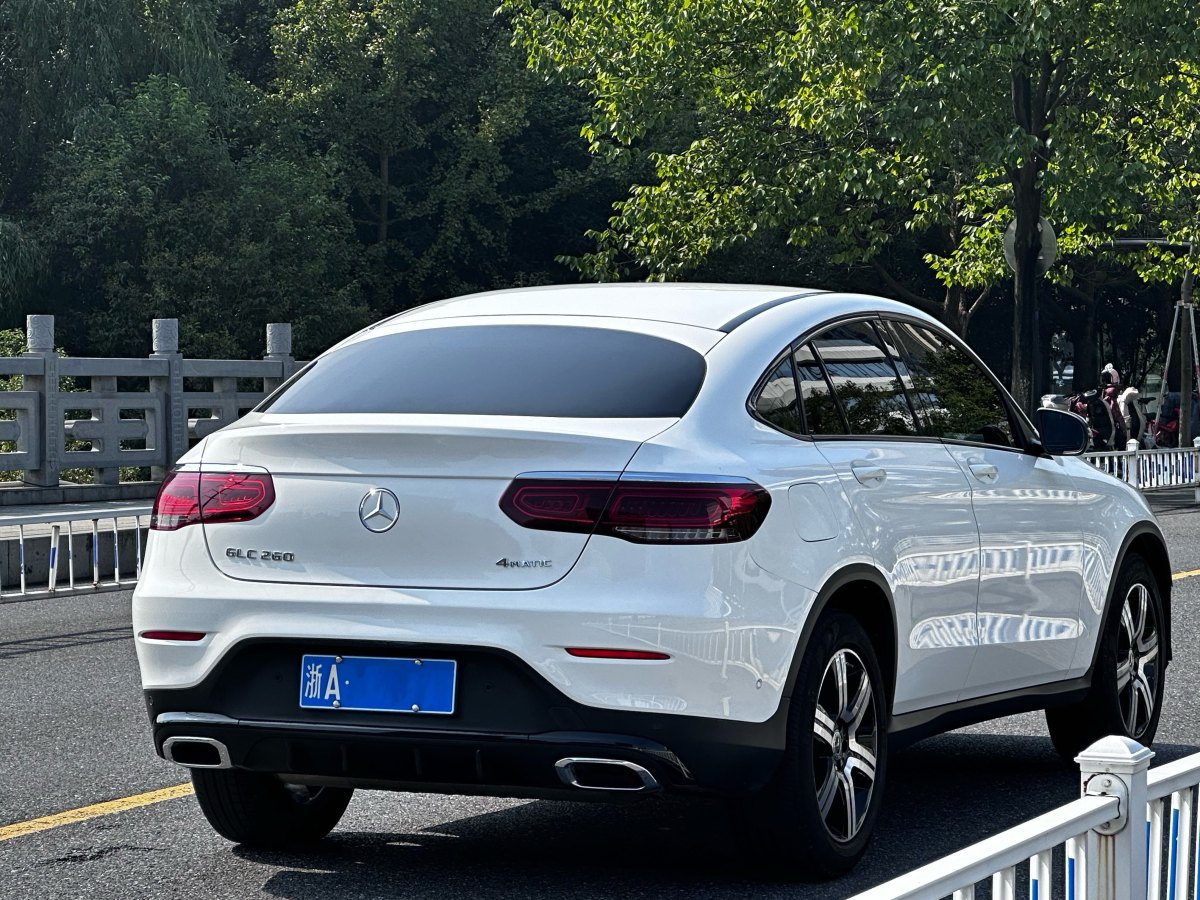 奔馳 奔馳GLC  2022款 改款 GLC 260 4MATIC 轎跑SUV圖片