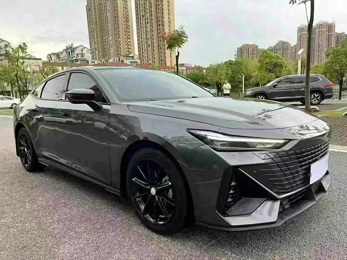 長(zhǎng)安 長(zhǎng)安UNI-V  2022款 1.5T 尊貴型圖片