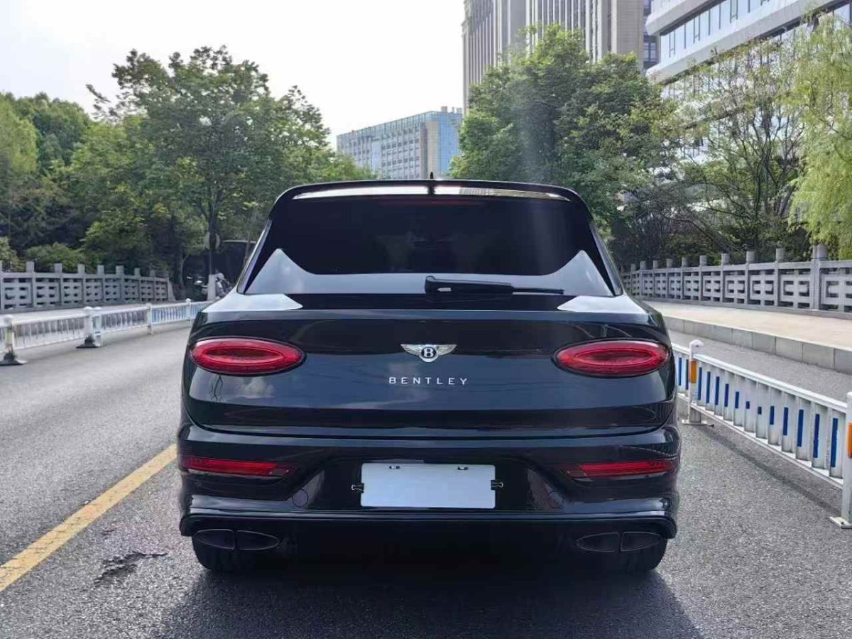 賓利 添越  2023款 4.0T V8 長軸距版圖片