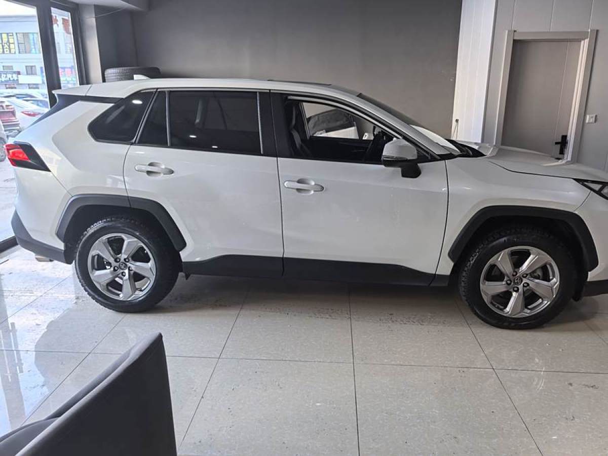 豐田 RAV4榮放  2021款 2.0L CVT四驅(qū)風(fēng)尚PLUS版圖片