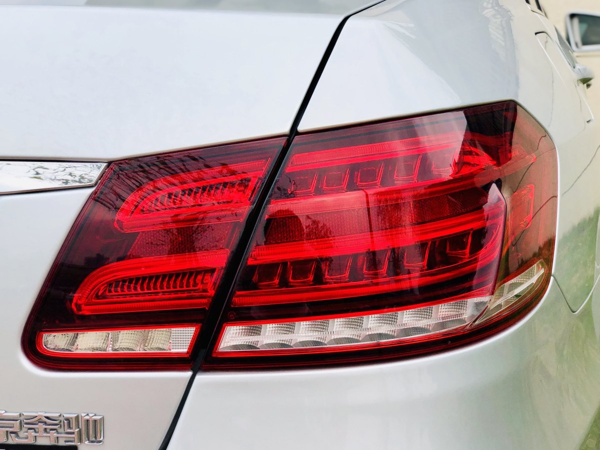 2014年3月奔驰 奔驰E级  2014款 改款 E 260 L 运动豪华型