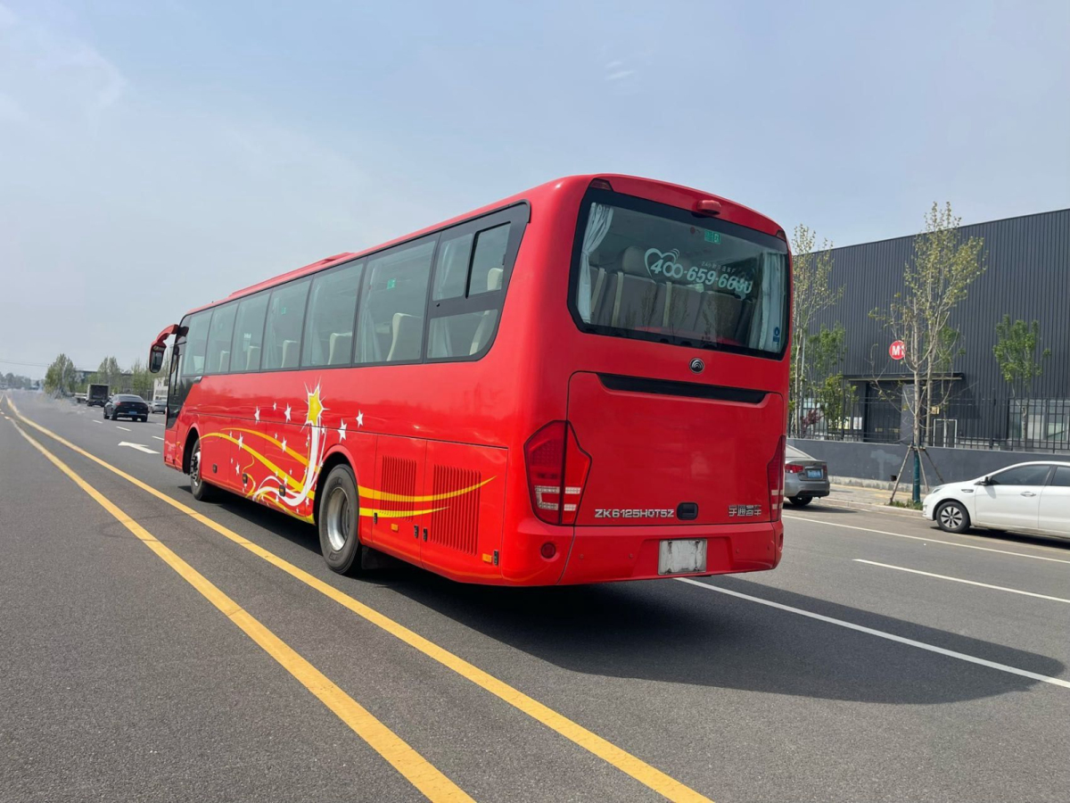 國(guó)五非營(yíng)運(yùn)54座宇通6125客車(chē)圖片