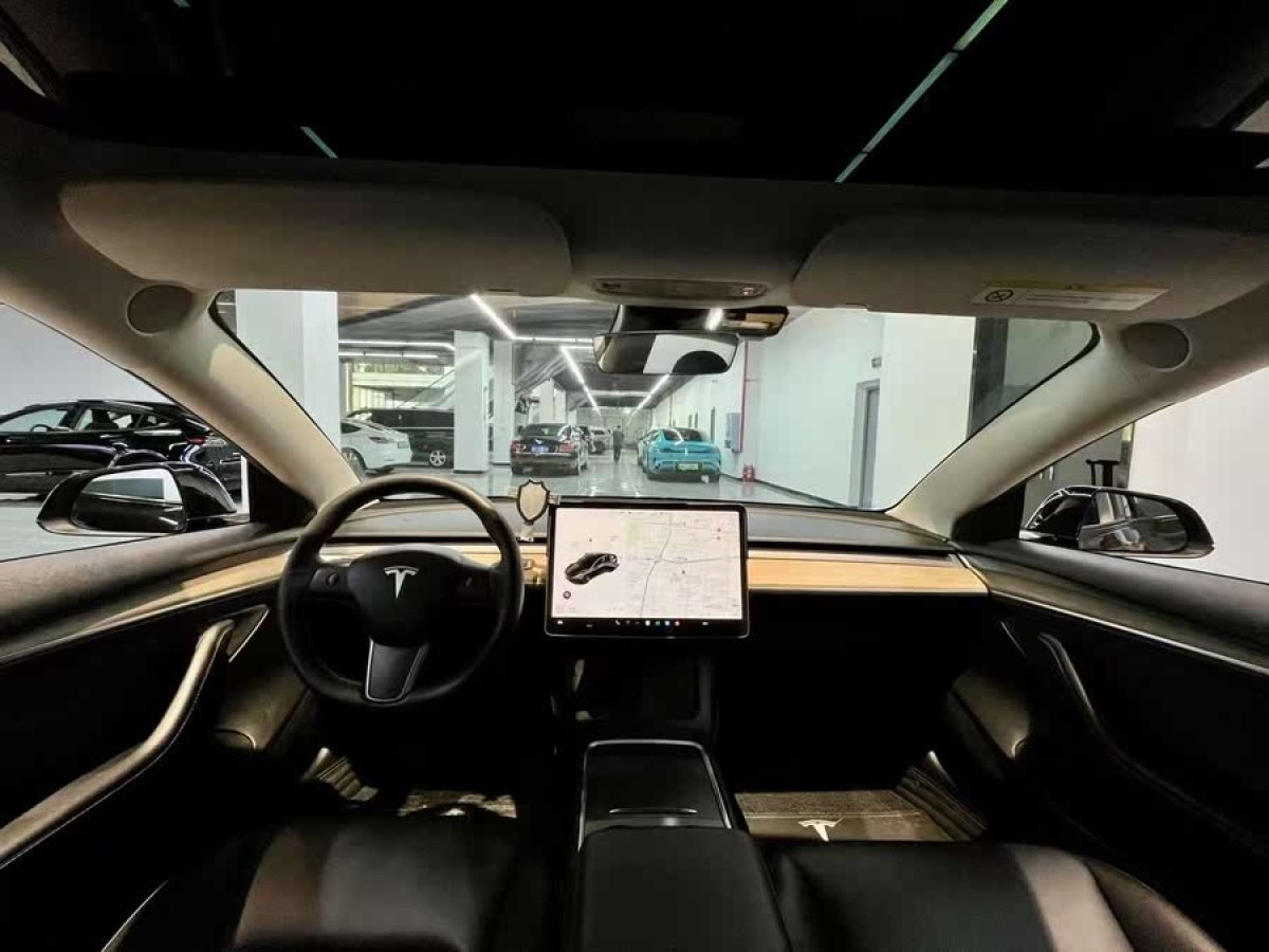 特斯拉 Model 3  2021款 改款 標(biāo)準(zhǔn)續(xù)航后驅(qū)升級版圖片