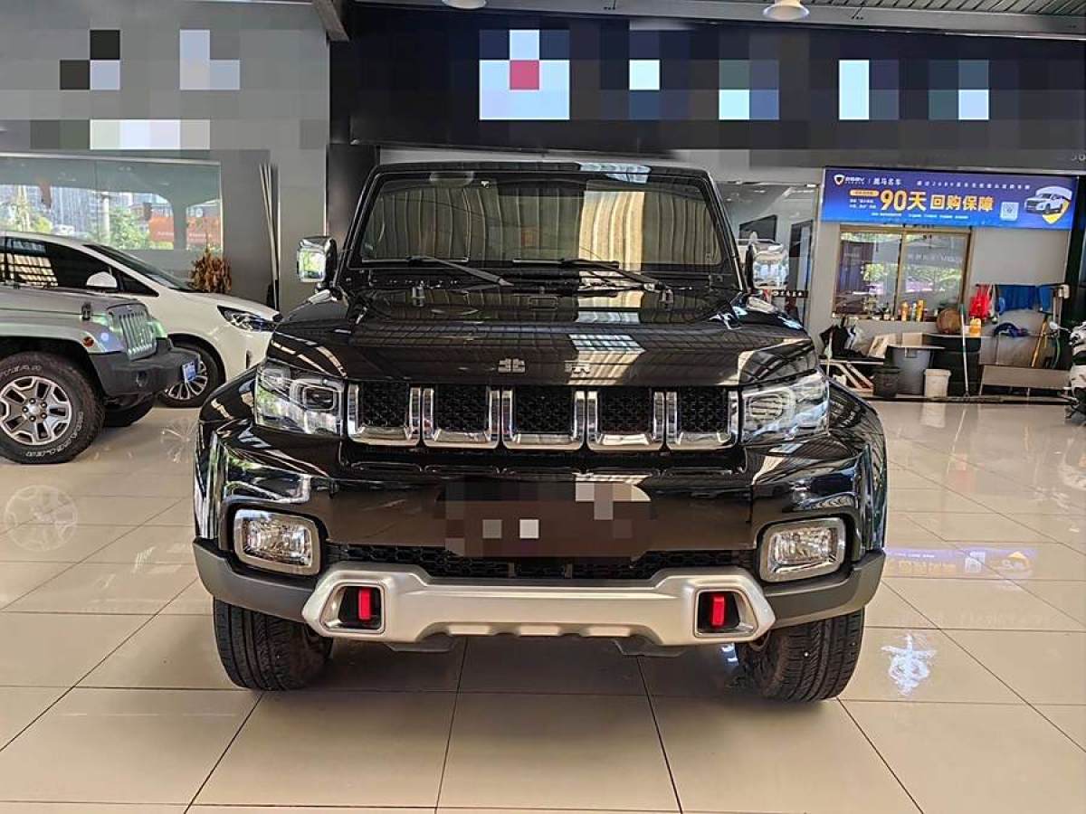 北京 BJ40  2020款 2.0T 自動兩驅(qū)城市獵人版?zhèn)b客型圖片