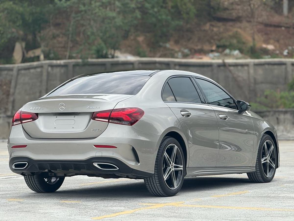 奔馳 奔馳A級  2020款 A 220 L 4MATIC 運動轎車圖片