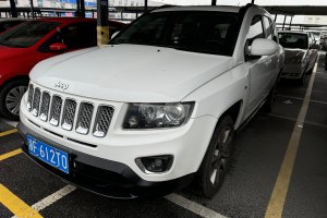 指南者 Jeep 2.0L 两驱运动版