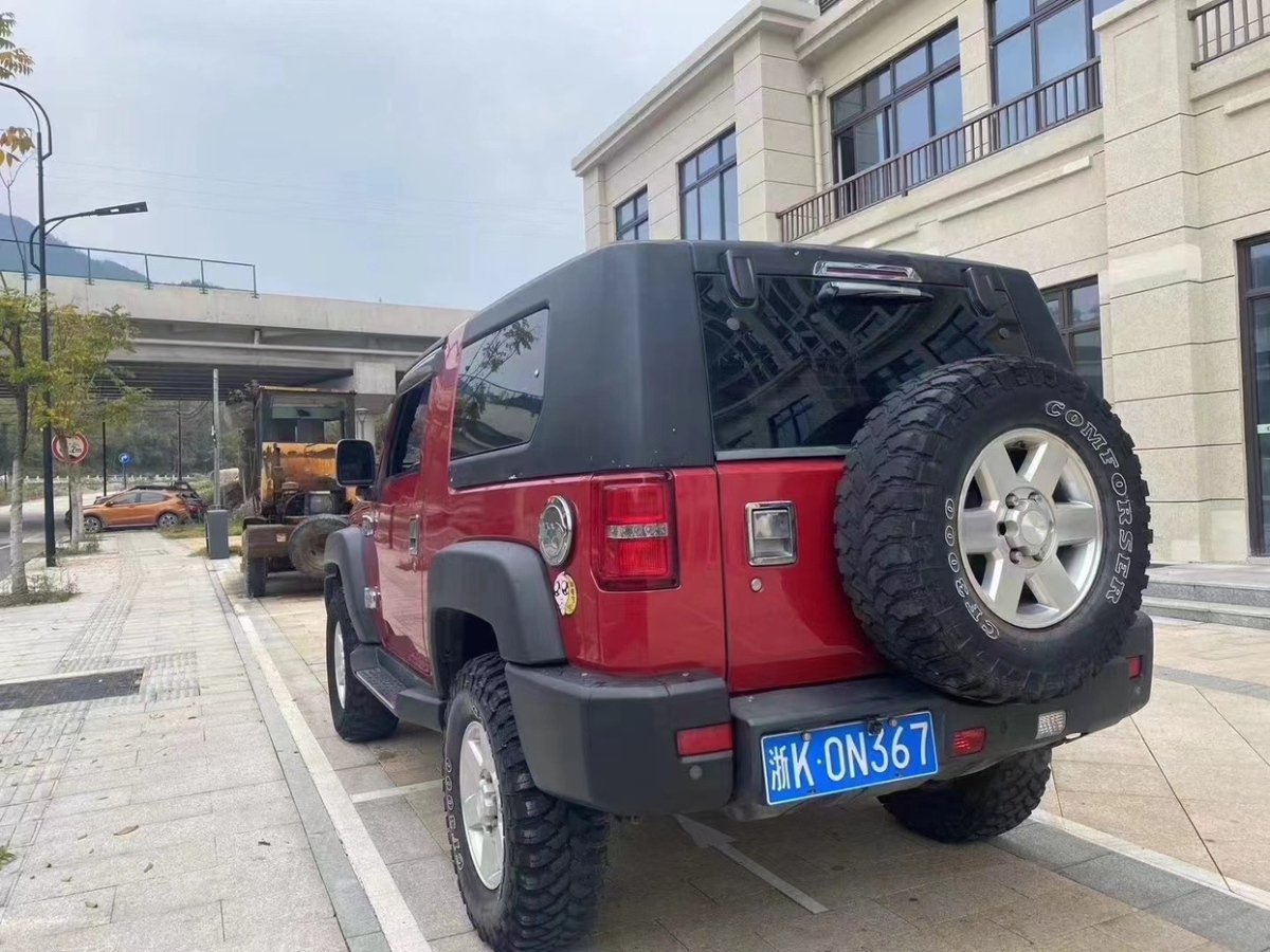 北京 BJ40  2014款 2.4L 手動穿越版圖片