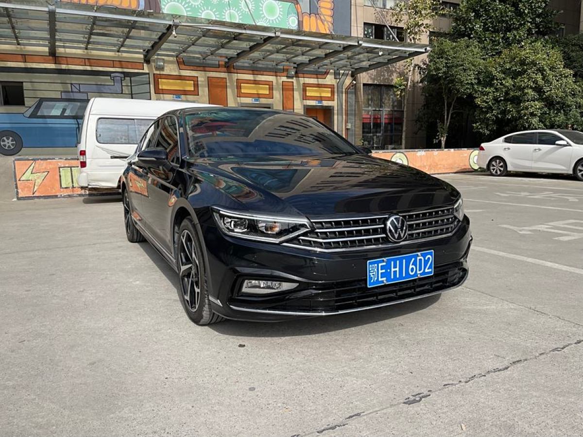 大眾 邁騰  2023款 200萬輛紀念版 330TSI DSG領(lǐng)先型圖片