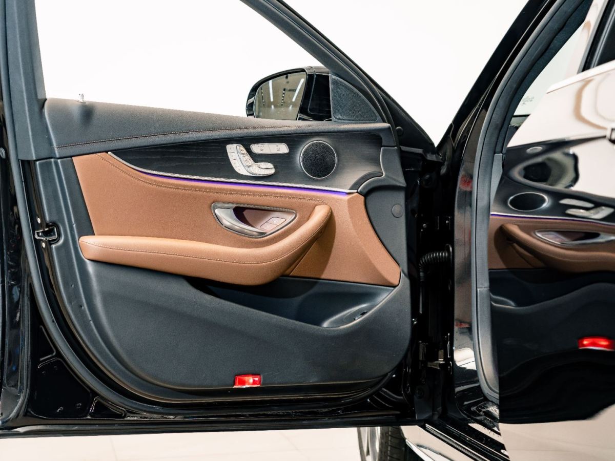奔驰 奔驰E级  2021款 E 300 L 运动时尚型图片