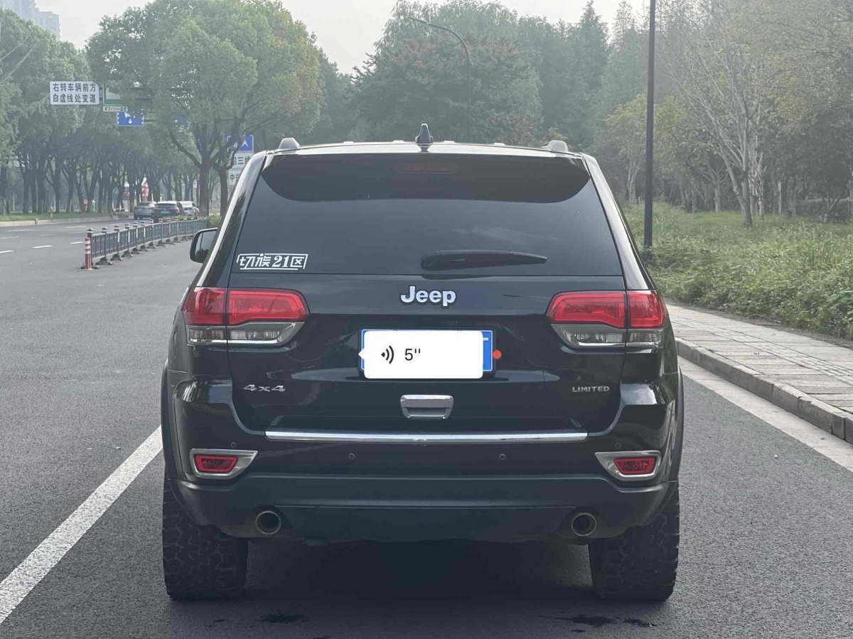 2017年5月Jeep 大切諾基  2016款 3.0L 精英導(dǎo)航版