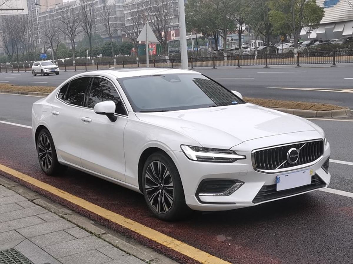 2022年8月沃爾沃 S60L  2023款 B4 智遠(yuǎn)豪華版