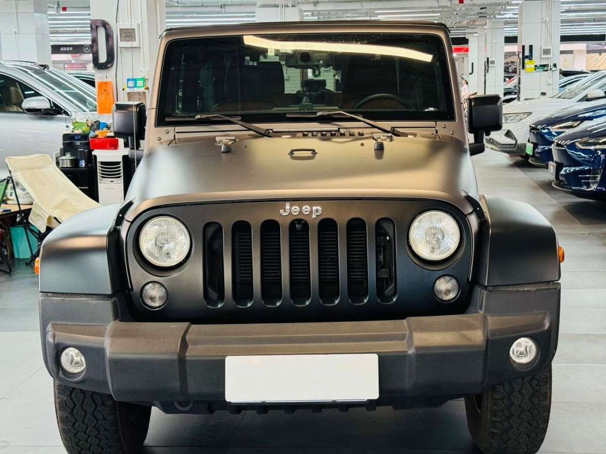 Jeep 牧馬人  2016款 3.0L Sahara 75周年致敬版圖片