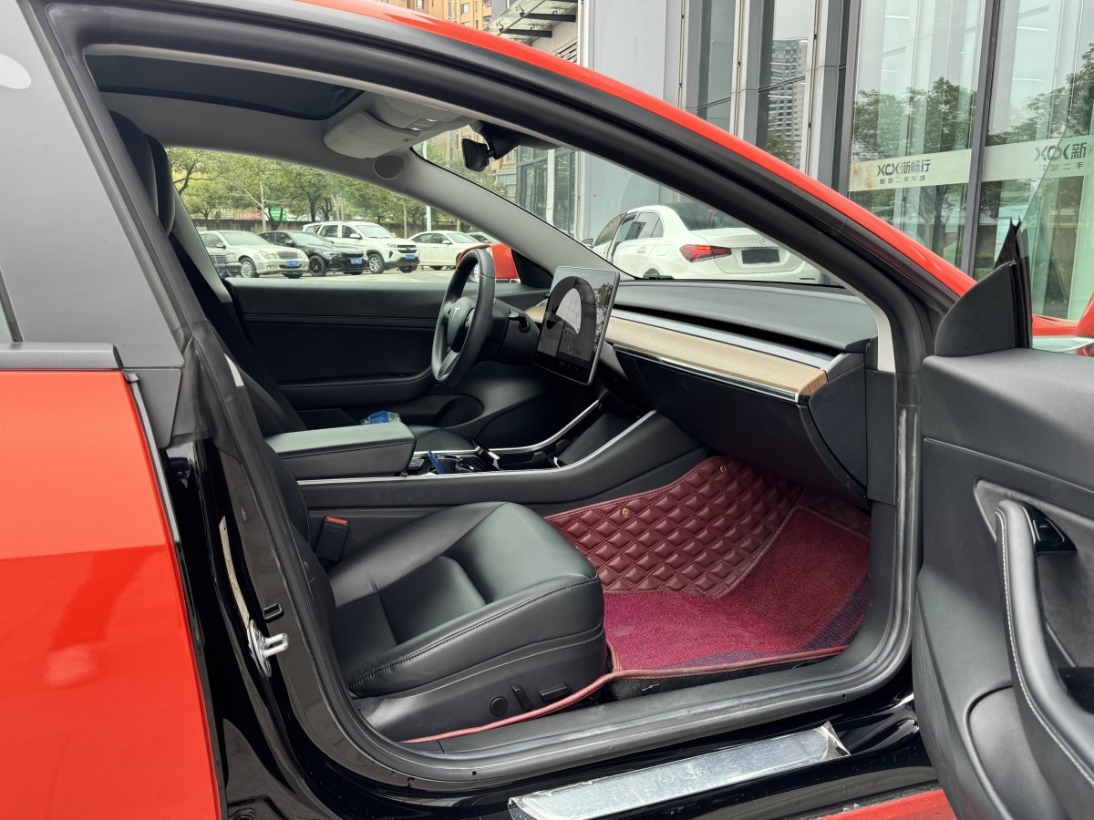 特斯拉 Model 3  2019款 標(biāo)準(zhǔn)續(xù)航后驅(qū)升級(jí)版圖片