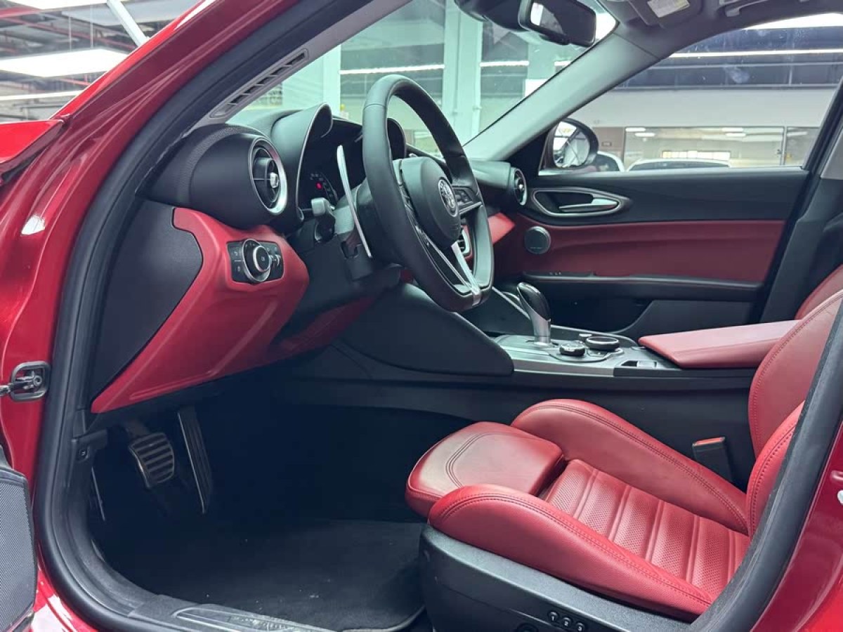 阿爾法·羅密歐 Giulia  2017款 2.0T 280HP Milano限量版圖片