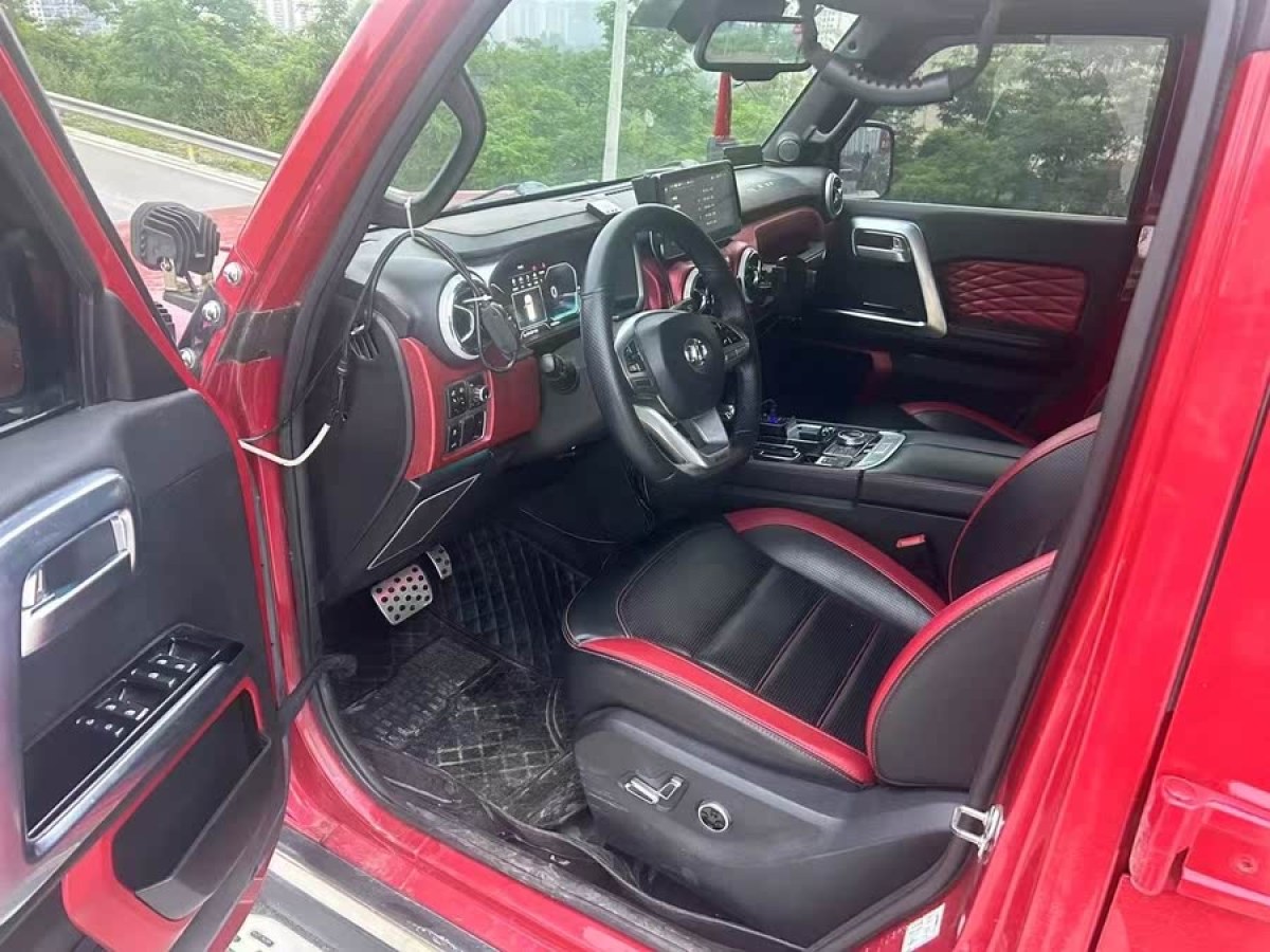 北京 BJ40  2019款  2.0T 自動四驅(qū)城市獵人版旗艦型圖片