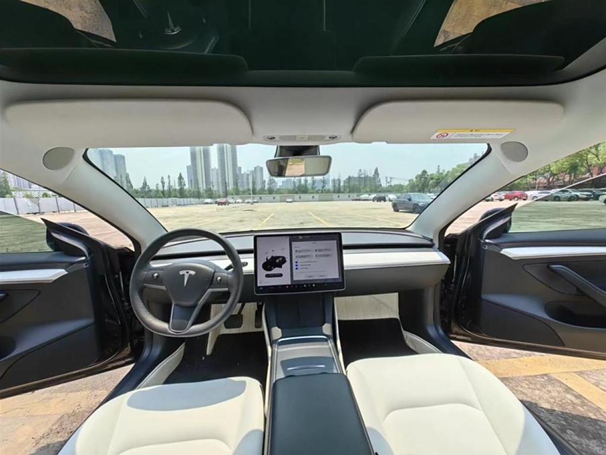 特斯拉 Model Y  2021款 改款 標(biāo)準(zhǔn)續(xù)航后驅(qū)升級版圖片