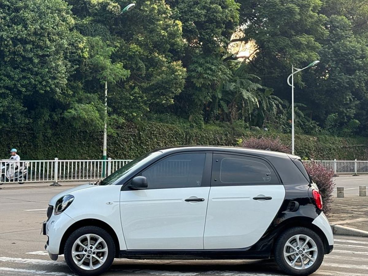 smart forfour  2016款 1.0L 52千瓦靈動版圖片