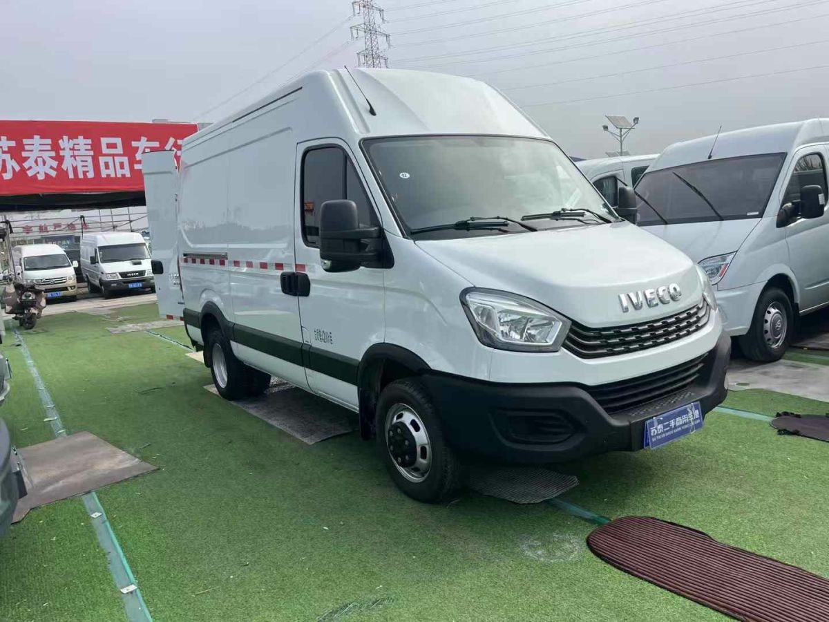 依維柯 得意  2022款 2.5T A37 M1客車 5-9座長軸中頂雙胎手動門圖片