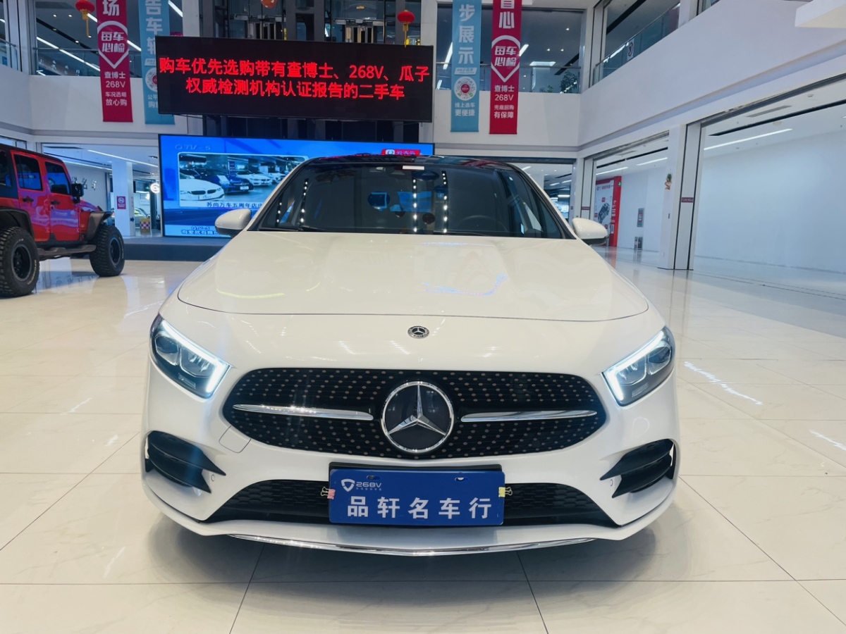 奔馳 奔馳A級(jí)  2019款 A 200 L 運(yùn)動(dòng)轎車先行特別版圖片