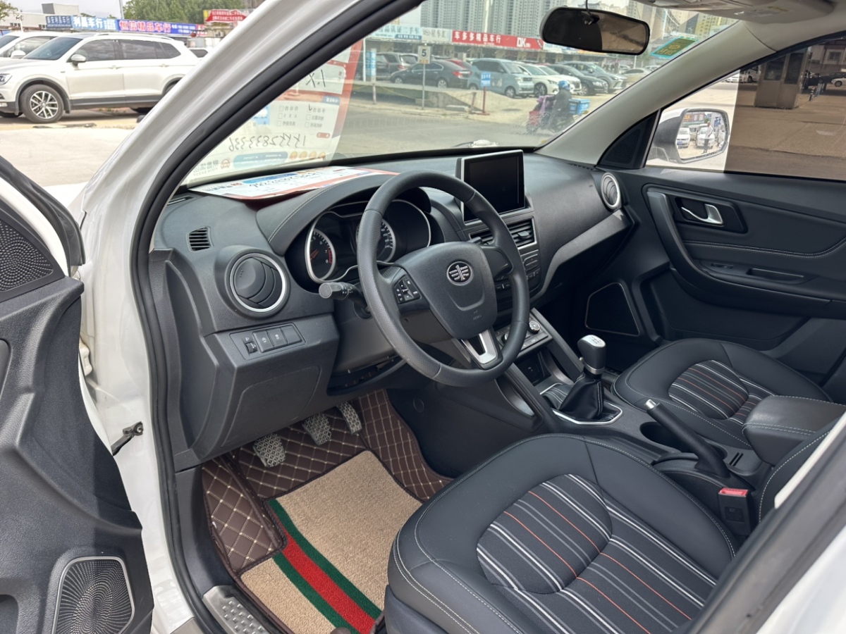 奔騰 X40  2017款 1.6L 手動(dòng)技術(shù)型圖片