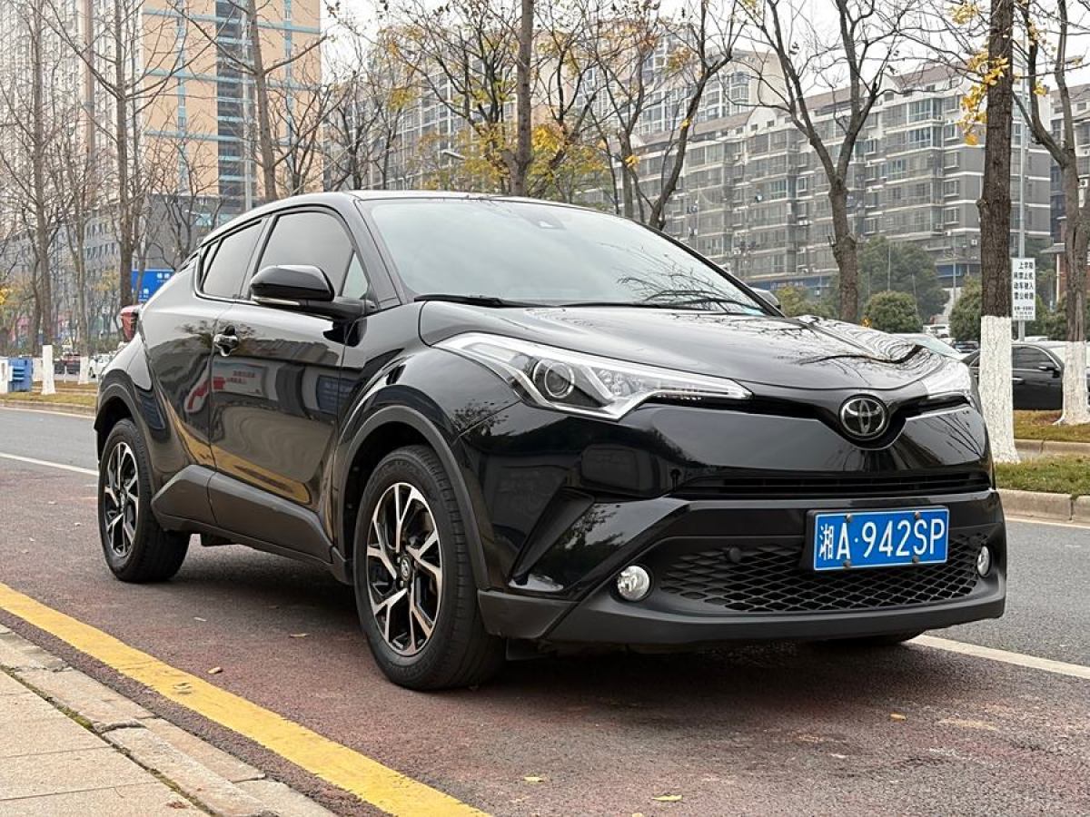 豐田 C-HR  2018款 2.0L 領(lǐng)先天窗版 國V圖片