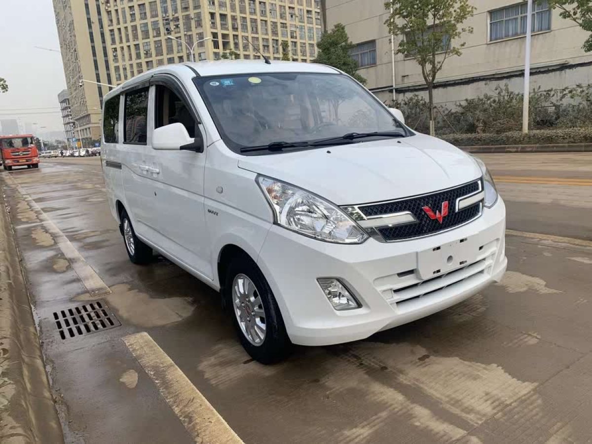 五菱 五菱榮光V  2016款 1.5L實(shí)用型 無(wú)助力圖片
