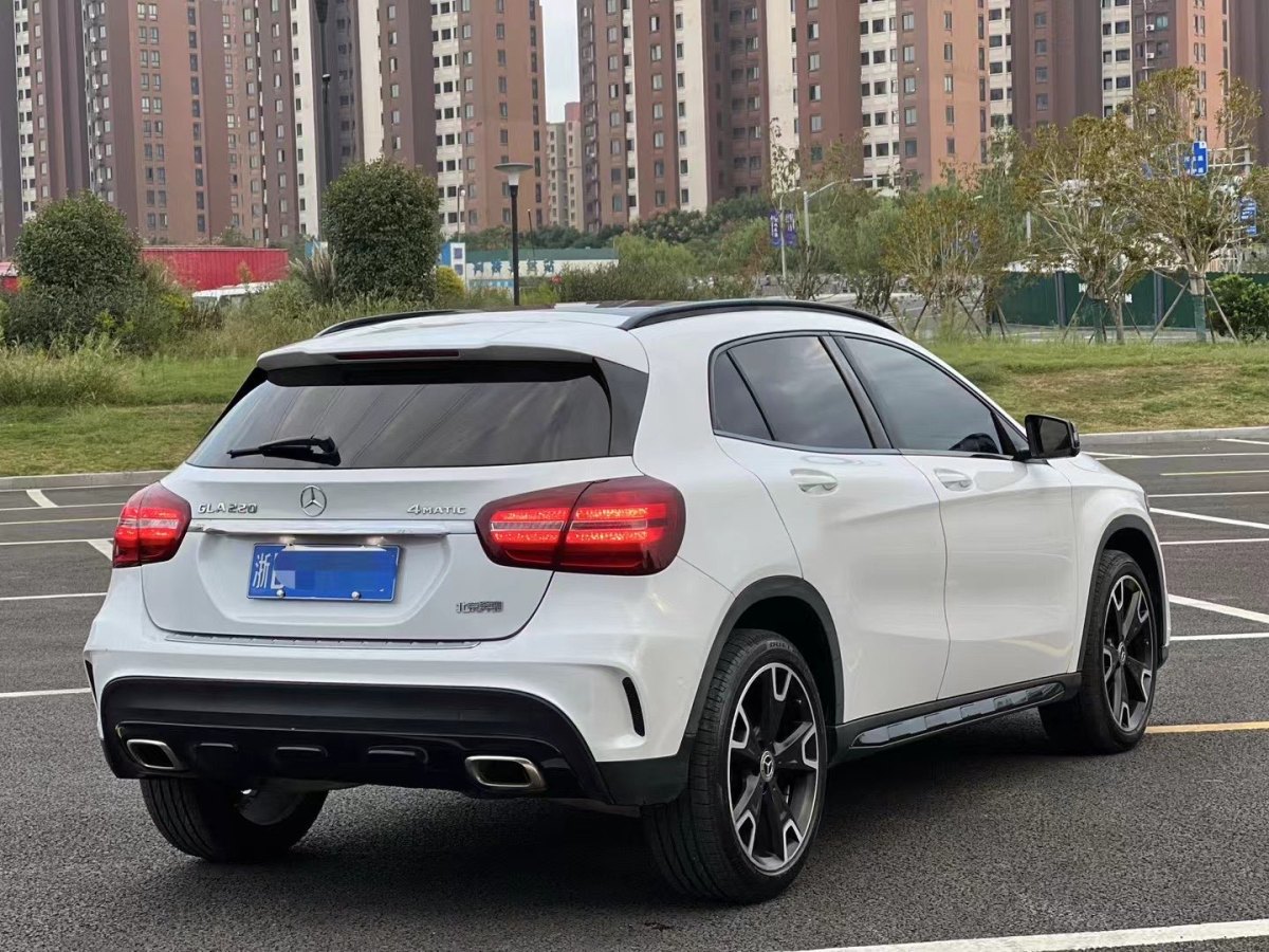 奔馳 奔馳GLA  2017款 GLA 220 4MATIC 時(shí)尚型圖片