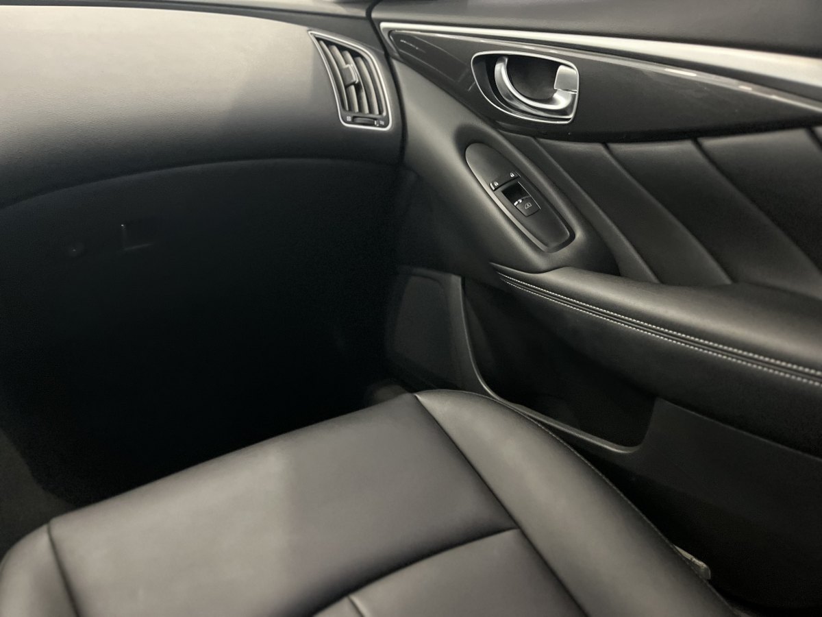英菲尼迪 Q50L  2016款 2.0T 舒适版图片