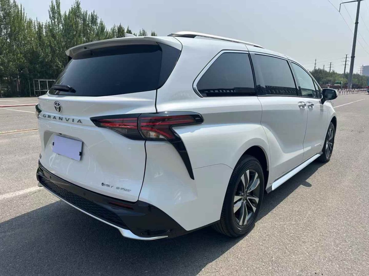 豐田 凱美瑞  2025款 雙擎 2.0HG 光輝版圖片