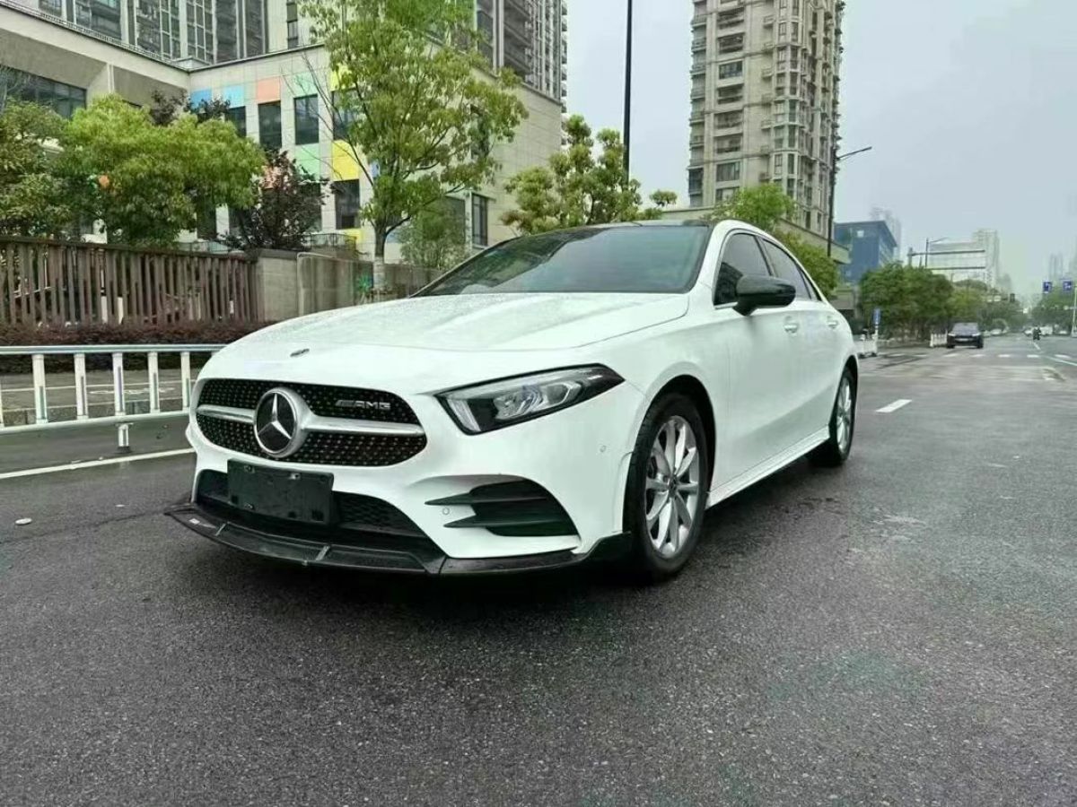 奔馳 奔馳GLE  2020款  GLE 350 4MATIC 時(shí)尚型圖片