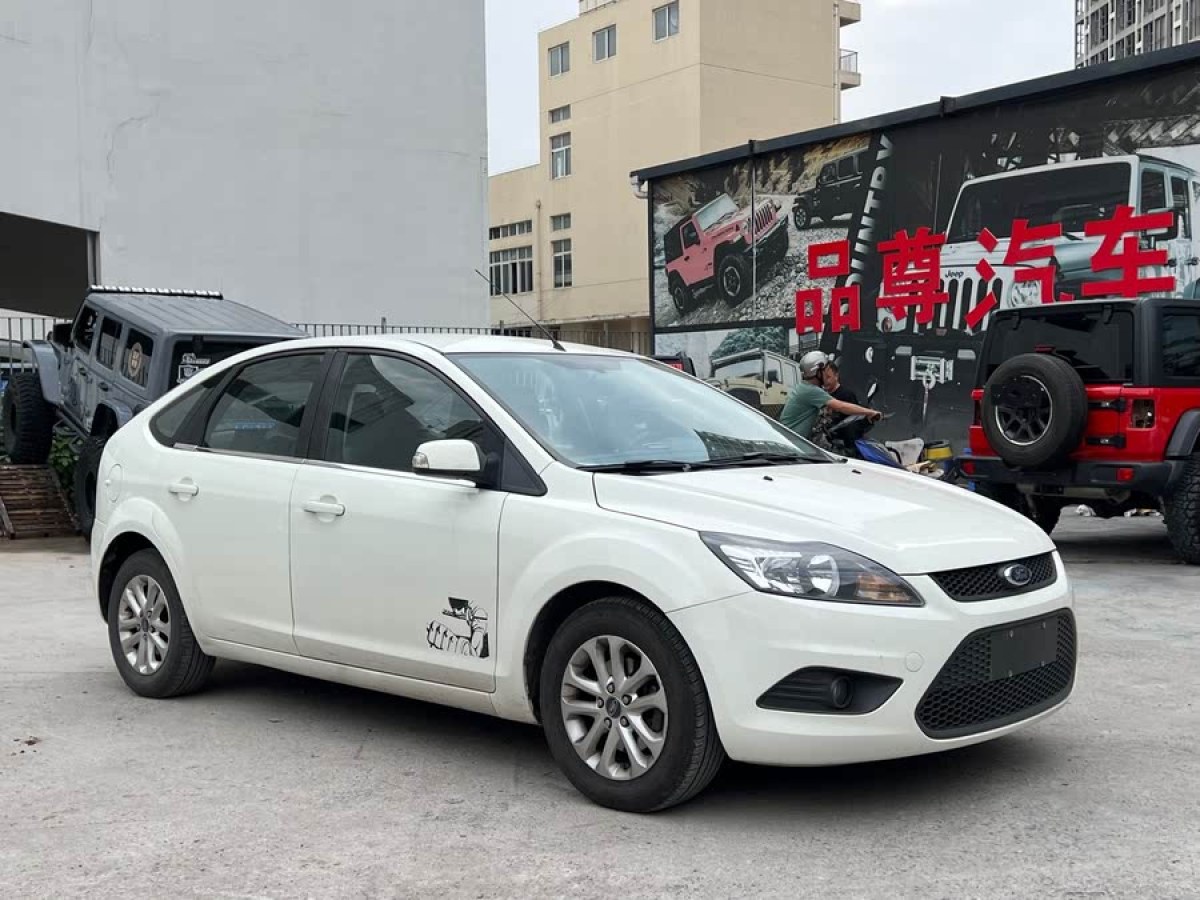 福特 ?？怂? 2013款 兩廂經(jīng)典 1.8L 手動基本型圖片