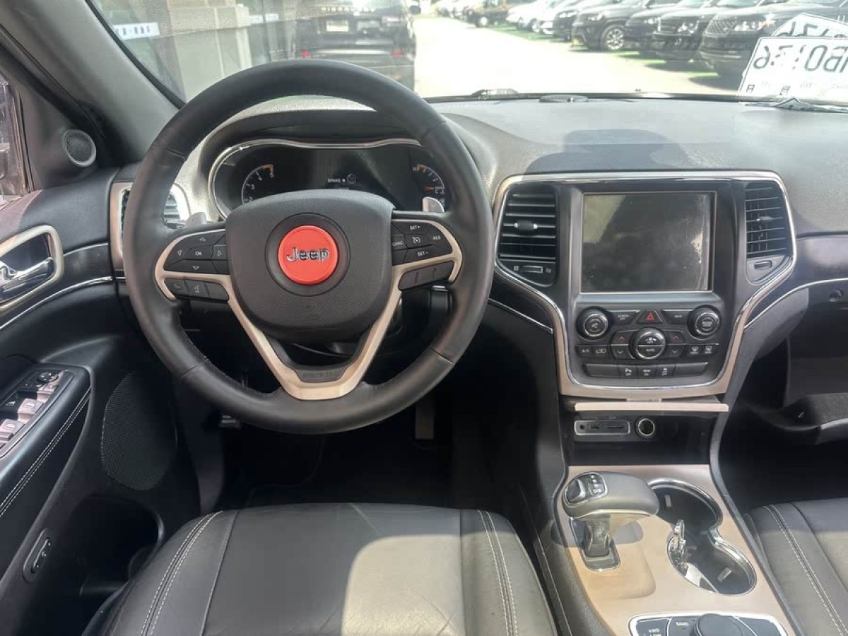 Jeep 大切諾基  2015款 3.0TD 柴油 舒享導(dǎo)航版圖片