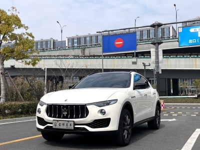 2019年7月 瑪莎拉蒂 Levante 3.0T 350Hp 標(biāo)準(zhǔn)版圖片