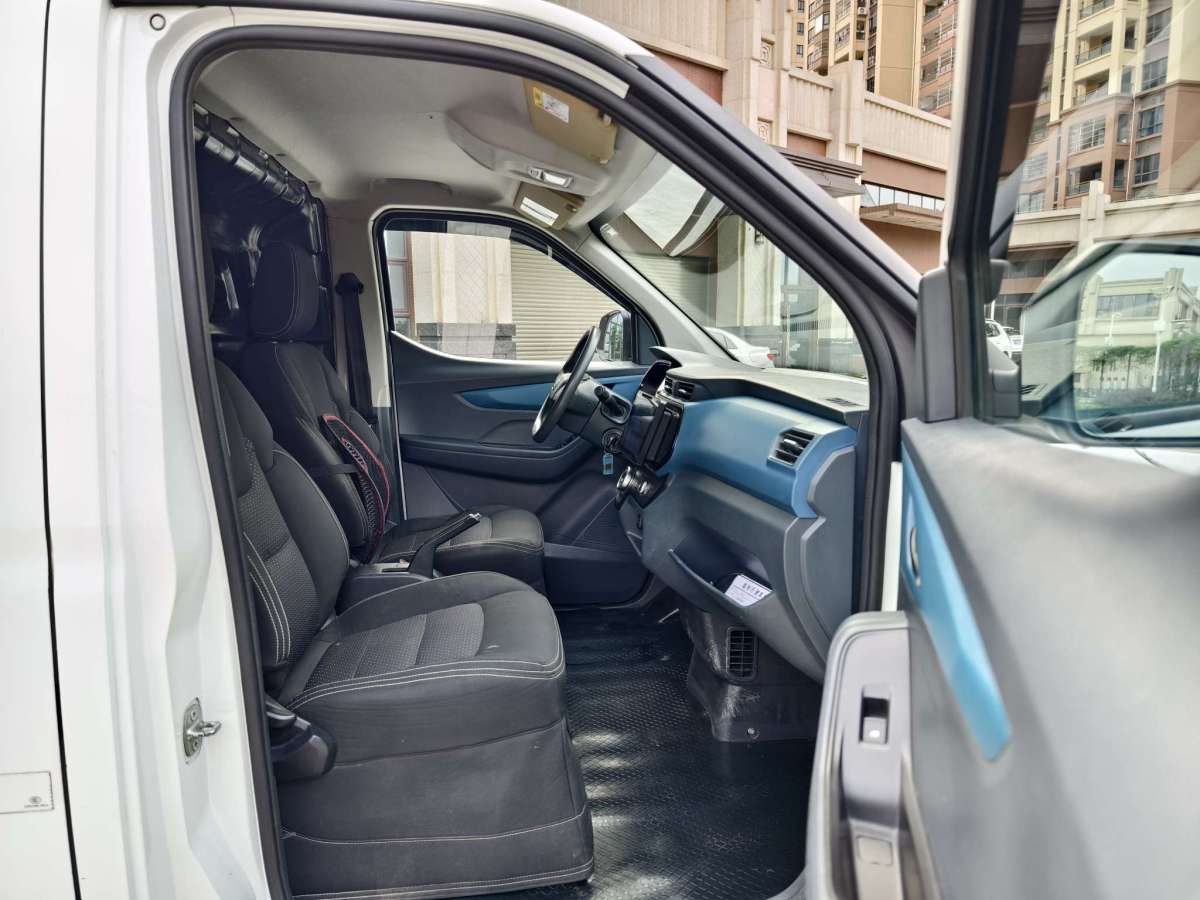 2019年9月上汽大通 EV30  2019款 城市物流车智联版短轴上汽时代35kWh