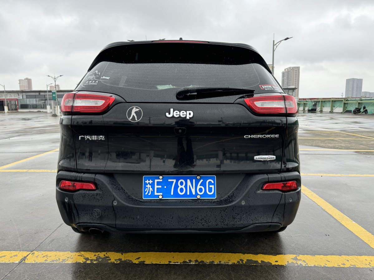 Jeep 自由光  2016款 2.0L 優(yōu)越版圖片